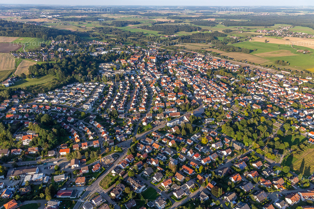 Luftbild: Ortsansicht von Süden in Aulendorf im Bundesland Baden-Württemberg in Deutschland. Foto: IMG_128964.jpg vom 03.09.2021 durch Werner Riehm/FLY-FOTO.de