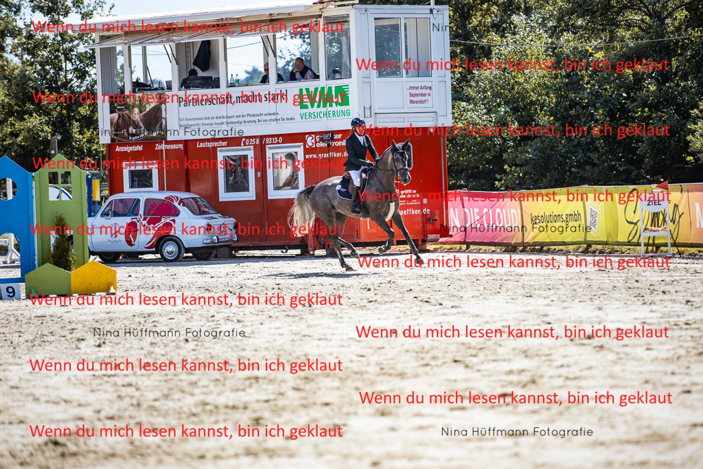 BK1A5299 | Turnierbilder Turnierfotos Nina Hüffmann Turnierfotografie Pferdefotografie Tierzeichnung Haustierzeichnung Pferdezeichnung Hundezeichnung Videograf  - Realisiert mit Pictrs.com