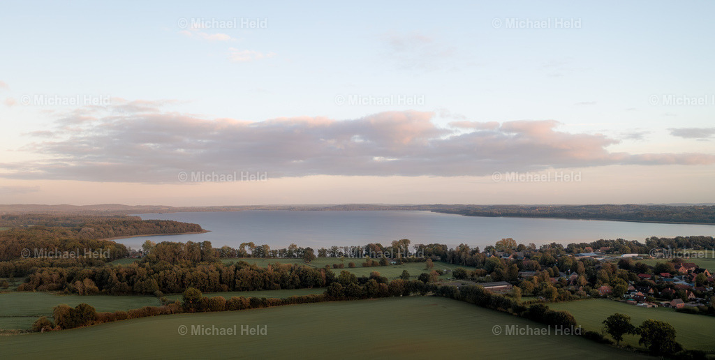 2023-10-12_Salzau_Drohne_010 | Profi-Fotos über Schleswig-Holstein und dem ganzen Norden für Büro, Hotel, Ferienhaus, Ferienwohnung, Wohnzimmer, Arztpraxis uvm. jetzt bestellen. - Realisiert mit Pictrs.com