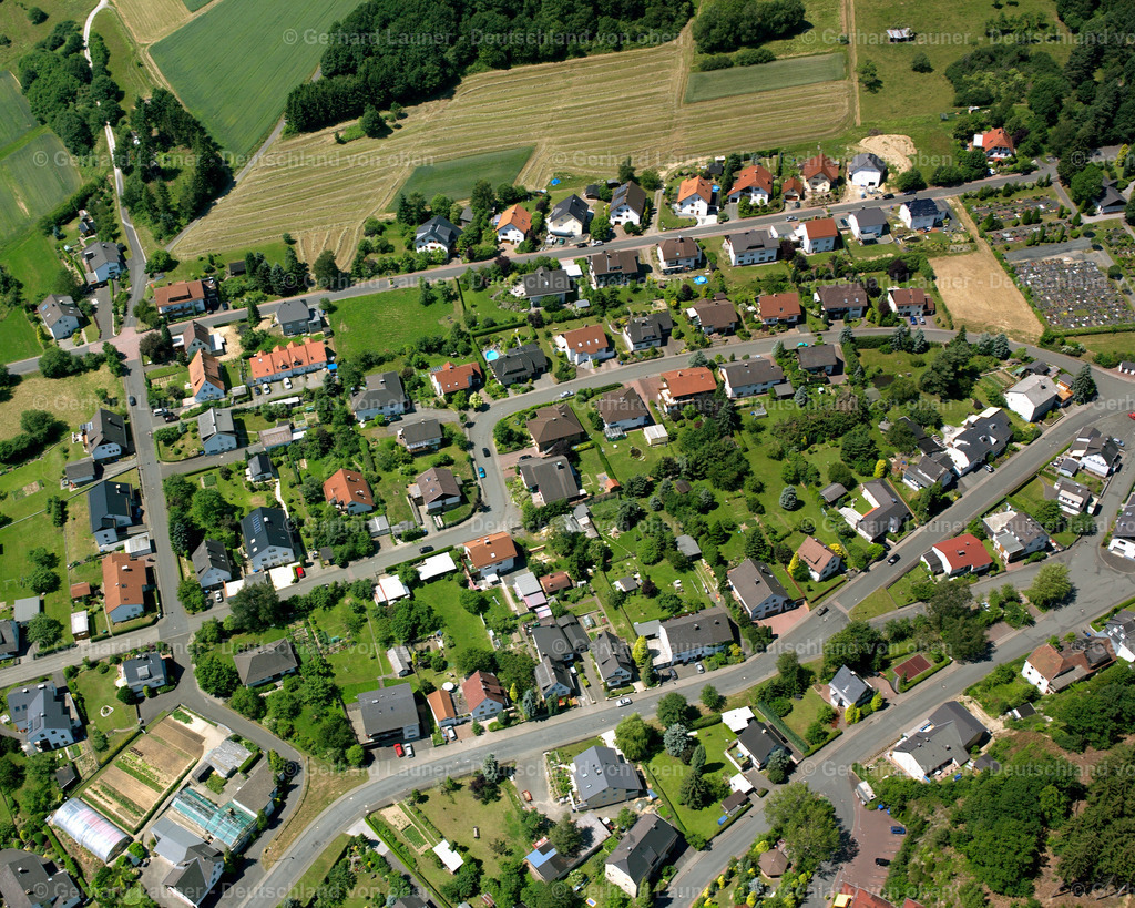 2610595 | WISSENBACH 09.06.2006 Wohngebiet einer Einfamilienhaus- Siedlung  in Wissenbach im Bundesland Hessen, Deutschland // Single-family residential area of settlement  in Wissenbach in the state Hesse, Germany Foto: Gerhard Launer