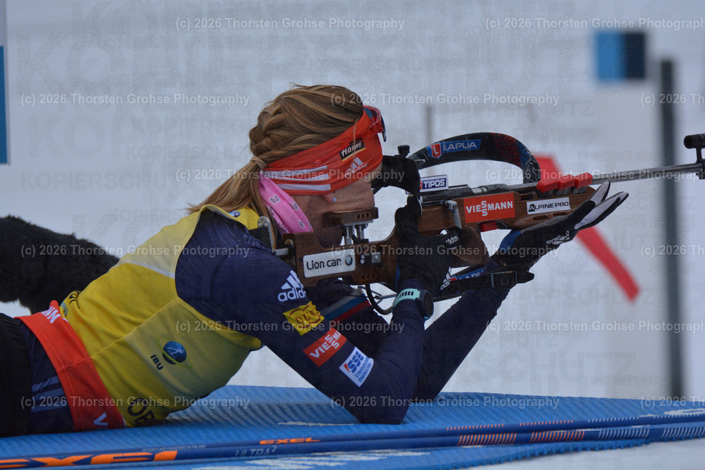 IBU WC Biathlon Oberhof 2018 | KUZMINA Anastasiya (SVK) beim Anschiessen vor dem Rennen; IBU WC Biathlon Oberhof 2018, 10 km Verfolgung der Frauen am 06.01.2018 in der DKB Ski Arena in Oberhof, (Deutschland) - Realisiert mit Pictrs.com