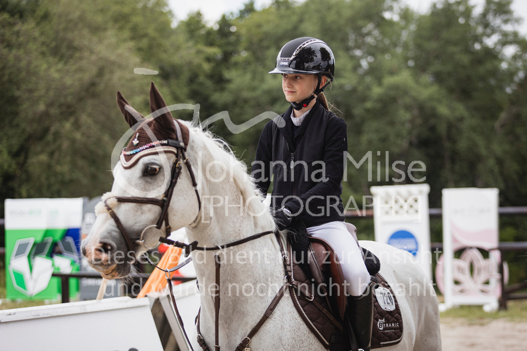 250712_BHO_ClearRoundTeam-409 | Deine schönsten Turniermomente als professionelle Fotos! Entdecke hochwertige Pferdesport-Fotografie im Online-Shop. Jetzt Fotos finden & bestellen!