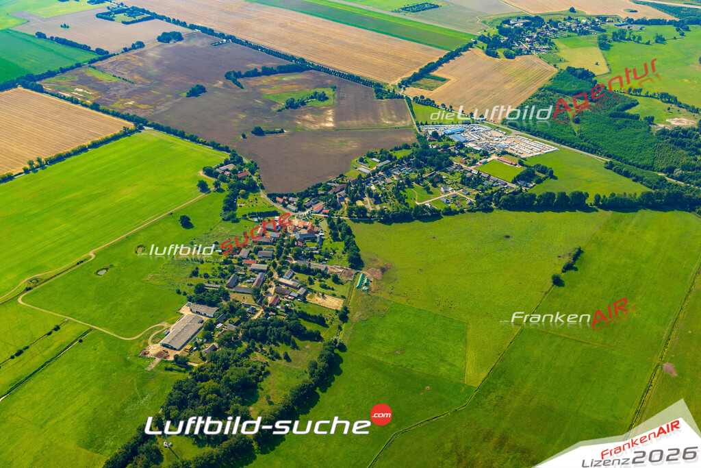Stadt Kremmin von Oben- Die Luftaufnahme wurde 2025 vom UL-Flugzeug heraus erstellt ( keine Drohnenaufnahme ) - Hochauflösende Luftaufnahme - für Wandbilder und großformatige Ausdrucke geeignet. Das besondere Geschenk!Hier alle&nbsp;Infos zur Lizenzierung der LuftaufnahmeWir fliegen auch dieses Jahr wieder in Ihre Region um Luftbilder zu erstellen.- Luftbild anfragen