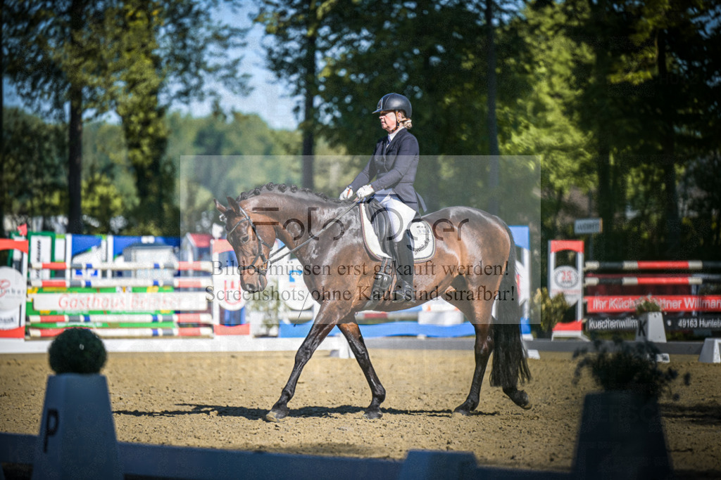 DOS_5945 | Entdecke hochwertige Reitturnierfotos von Foto Oger. Professionell, emotional und authentisch – jetzt Lieblingsmomente im Shop bestellen.Deutschlandweite Turnierfotografie. - Realisiert mit Pictrs.com