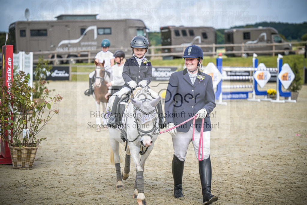 DOS_0113 | Entdecke hochwertige Reitturnierfotos von Foto Oger. Professionell, emotional und authentisch – jetzt Lieblingsmomente im Shop bestellen.Deutschlandweite Turnierfotografie. - Realisiert mit Pictrs.com