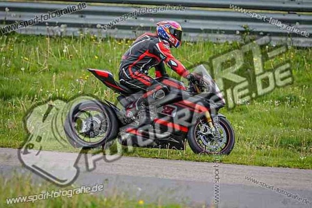 pubi7291 | Professionelle Fotos von Sportveranstaltungen, aber auch Hochzeiten und anderen Events. - Realisiert mit Pictrs.com