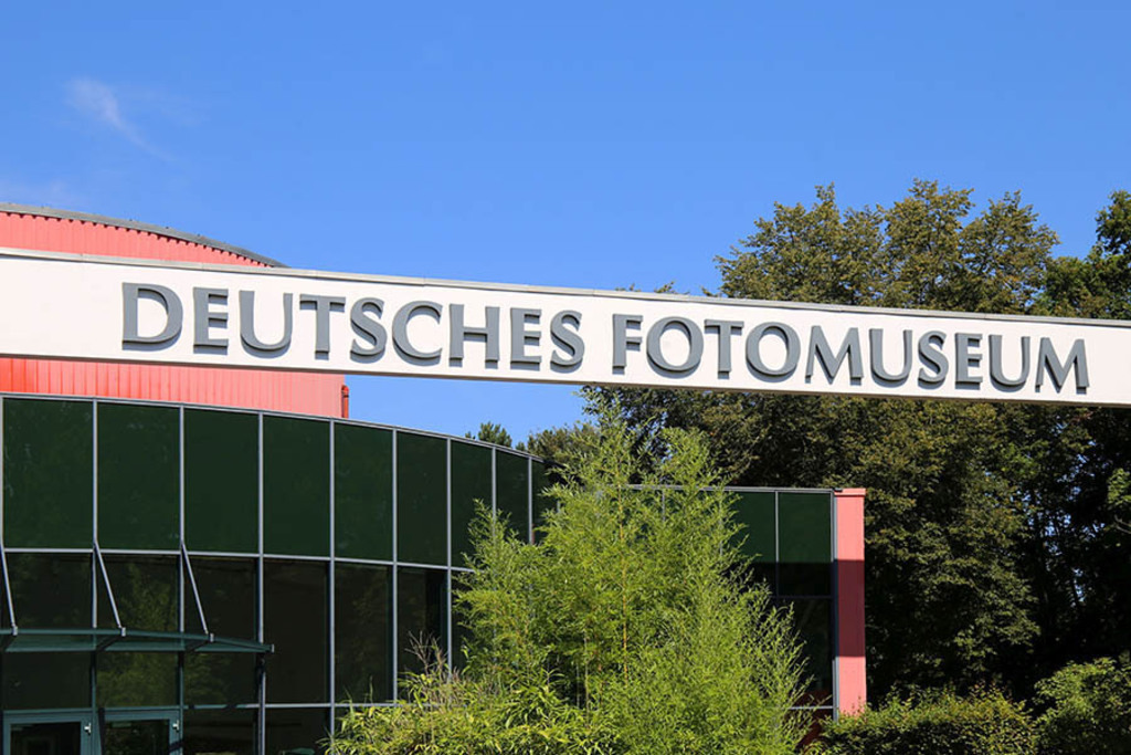 Foto: Leipzig - Markkleeberg - Deutsches Fotomuseum | Das Team hinter BILDLEXIKON LEIPZIG bündelt historische wie aktuelle Informationen über die Stadt Leipzig in Text und Bild auf einer Plattform und stellt diese der interessierten Öffentlichkeit zur Verfügung.