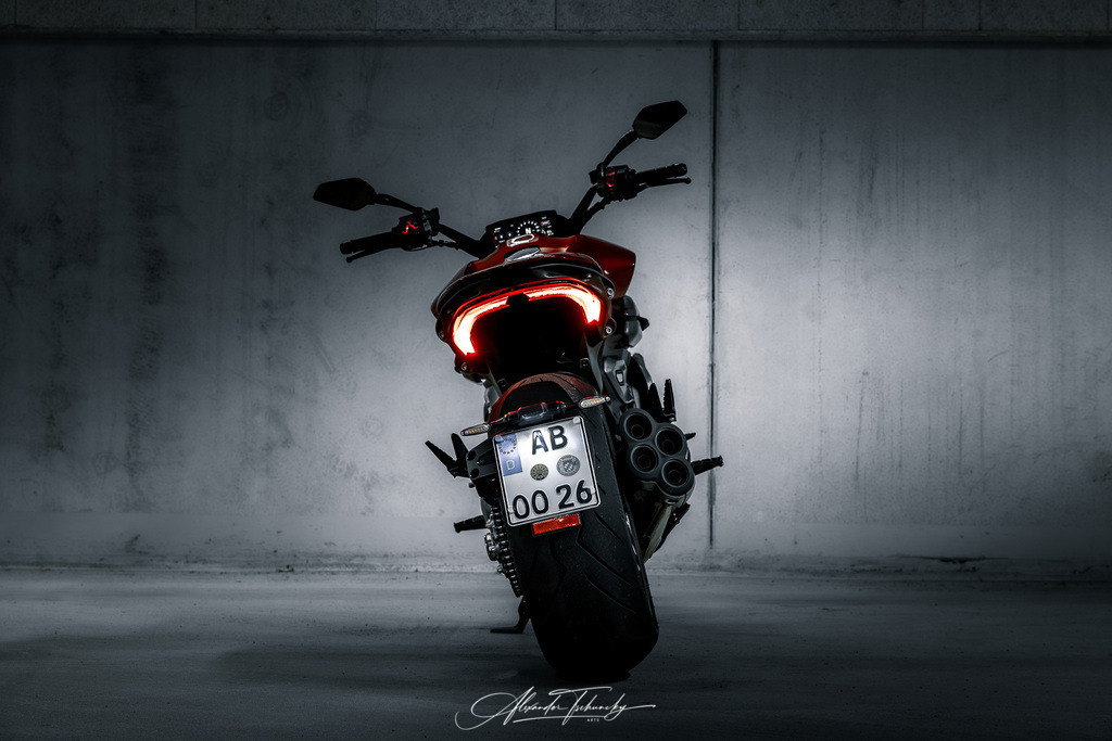 Ducati xDivael V4 | Entdecken Sie die faszinierende Welt von Alexander Tschuncky Arts: Kreative Fotografie, atemberaubende Automobilkunst und hochwertiger Bilderdruck. Lassen Sie sich inspirieren! - Realisiert mit Pictrs.com