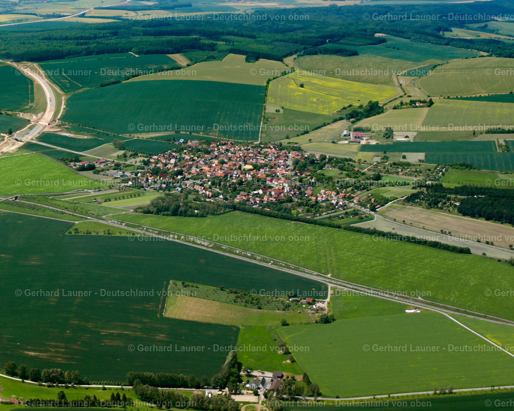 2634267 | BREITENBACH 09.06.2006 Stadtansicht vom Stadtrand angrenzend an landwirtschaftliche Feldern  in Breitenbach im Bundesland Thüringen, Deutschland // City view from the outskirts with adjacent agricultural fields  in Breitenbach in the state Thuringia, Germany Foto: Gerhard Launer