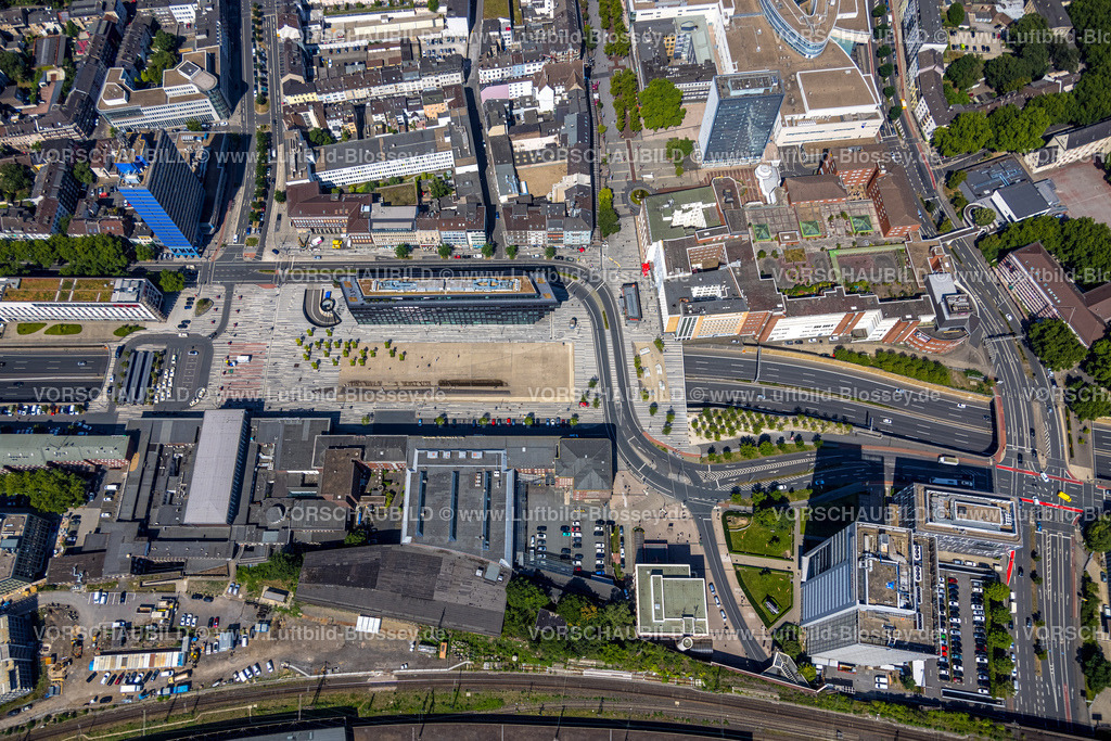 Duisburg220702145 | Luftbild, Hauptbahnhof und Vorplatz mit Baustelle für Quartier 1 Wuhanstraße, Dellviertel, Duisburg, Ruhrgebiet, Nordrhein-Westfalen, Deutschland