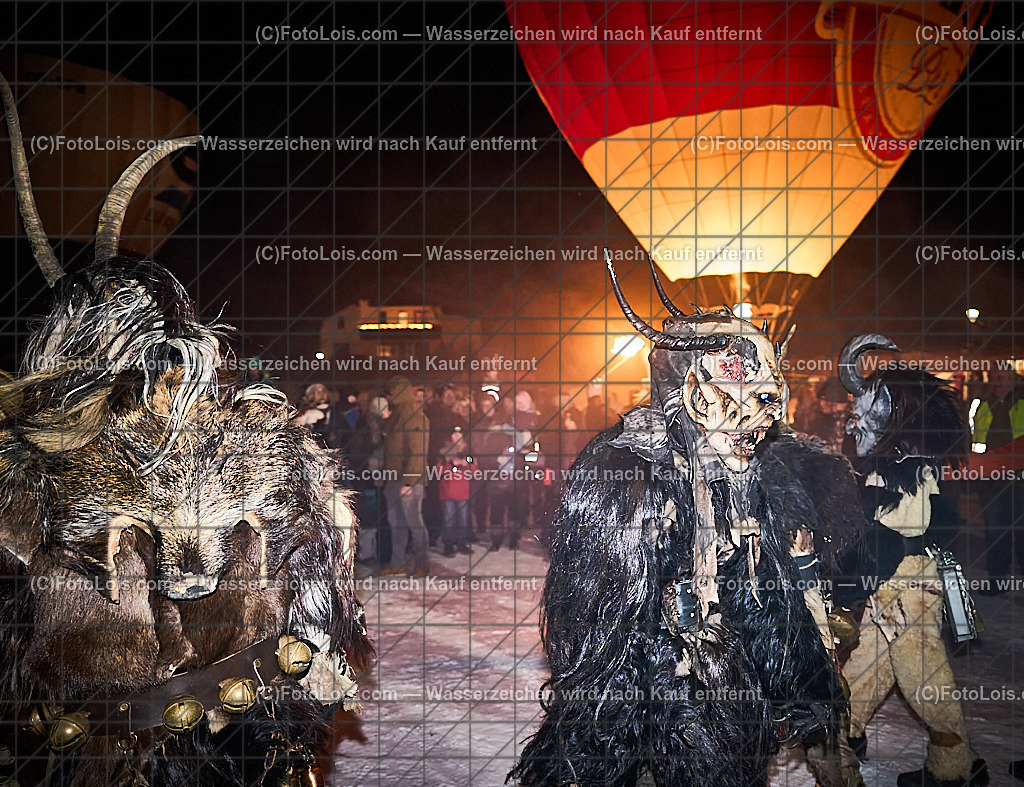 _ALP8204_NACHTderBALLONE_Lackenhof_Gaminger Oetscherteufel | ... mit dem Ballonsportclub Ötscherland aus Wieselburg, der Bergrettung Lackenhof mit einer Schauübung, der Perchtengruppe 'Gaminger Ötscherteufeln' und dem Musikverein Lackenhof,  So 28. Dezember 2025.       Einen wesentlichen Teil der Veranstaltung nahmen die 'Gaminger Ötscherteufeln' ein und machten aus dem Weitental vor der Ötscherlift-Talstation einen echten Hexenkessel.