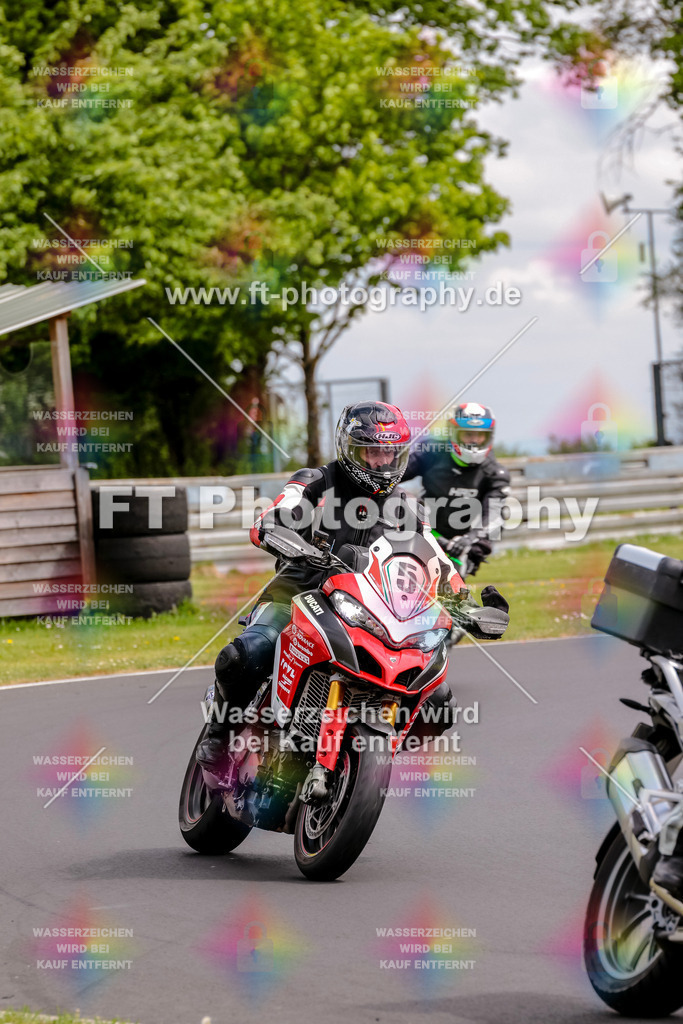 MotoTeamVBK-20810 | Hier findet Ihr Bilder von Touristenfahrten auf der Nürburgring Nordschleife oder von anderen Veranstaltungen die ich besucht habe. Viel Spass beim Durch Schauen 