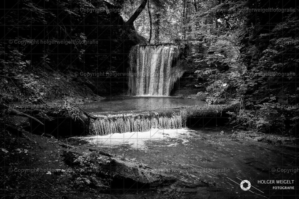 Wasserfall im Kurpark | Kaufen sie online außergewöhnliche Fotografien auf Leinwand Acrylglas Fotoprint Aludibond von holgerweigeltfotografie - Realisiert mit Pictrs.com