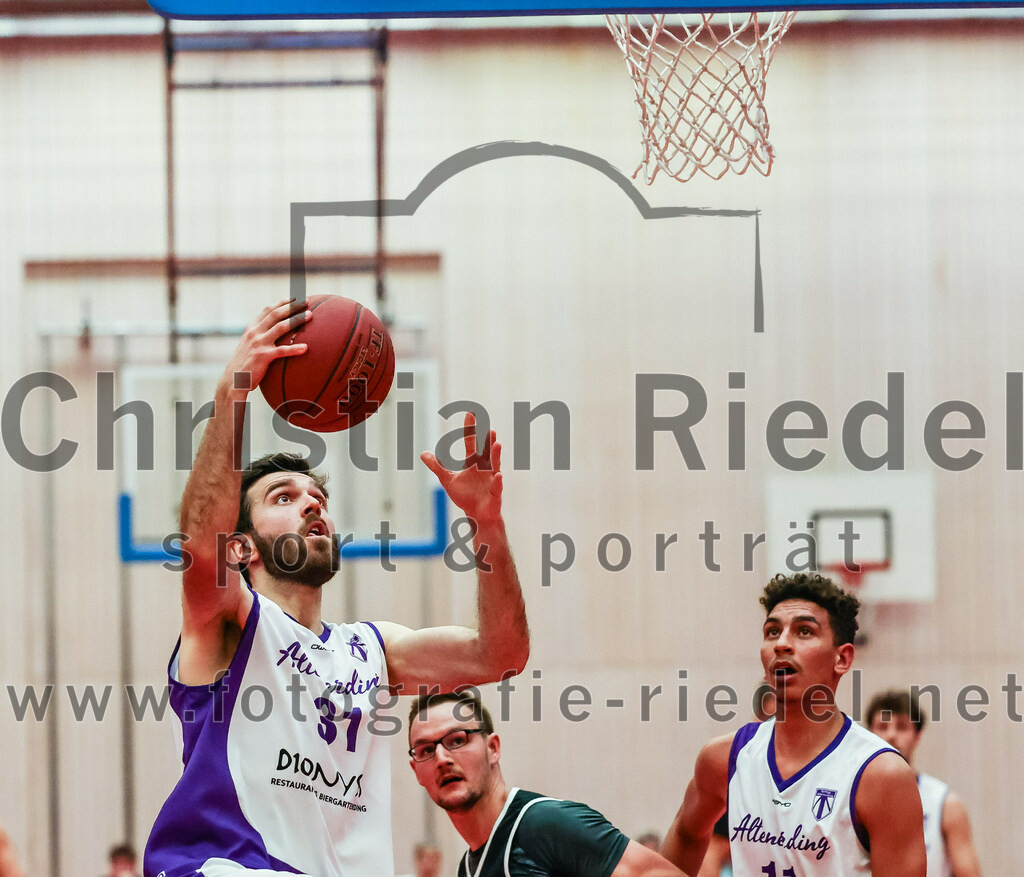 2022-05-15_114_SpVgg_Altenerding_gegen_TSV_Muenchen-Forstenried | Erding, Deutschland, 15.05.2022:
Basketball, Bezirksliga 2021 / 2022, Play-Offs, SpVgg Altenerding gegen TSV München-Forstenried, Endergebnis: 55:57

Sasa Sukovic (SpVgg Altenerding, #31)

Foto: Christian Riedel / fotografie-riedel.net