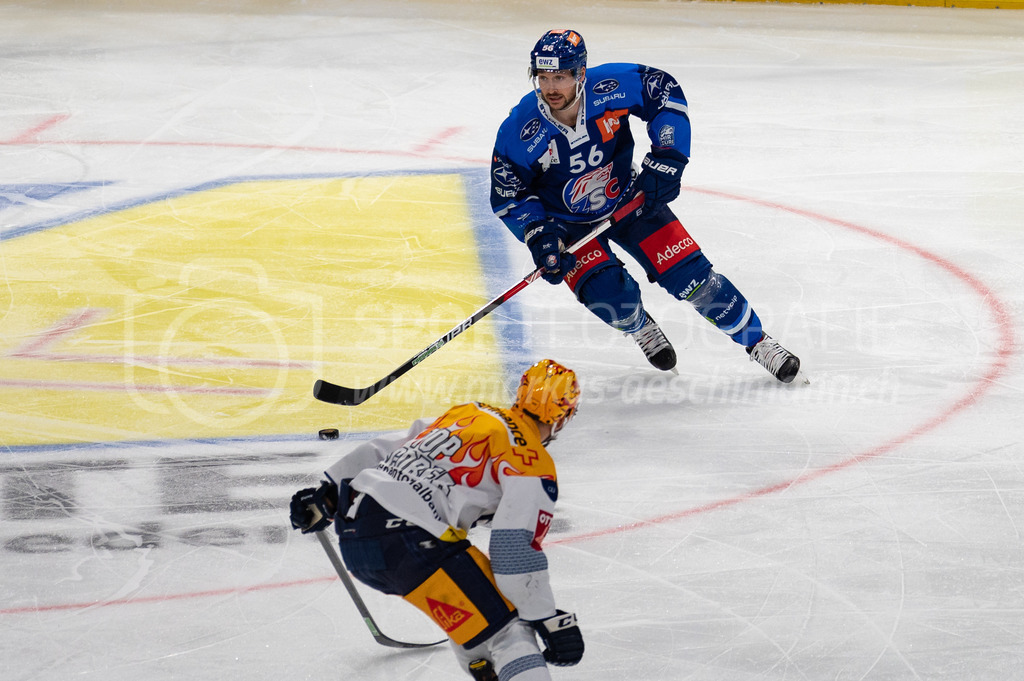 Swiss National League Final Game 2: ZSC Lions - EV Zug | 20.04.2022, Zürich, Hallenstadion, Swiss National League Final Game 2: ZSC Lions - EV Zug, #56 Maxim Noreau (ZSC). - Realisiert mit Pictrs.com