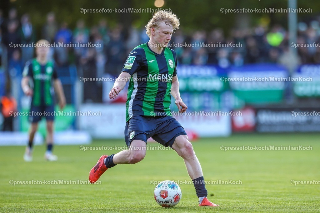 xKWIx08052601024 | 2026.05.08, xkwix, Fußball, Regionalliga West, FC Gütersloh -  VfL Bochum II, Heidewaldstadion (Ohlendorf Stadion im Heidewald), 33.Spieltag, Saison 2025 / 2026: Niklas Frese (FC Gütersloh #35) DFB regulations prohibit any use of photographs as image sequences and or quasi-video. Photo: xKamilxWilkowskixPressefotoKochx