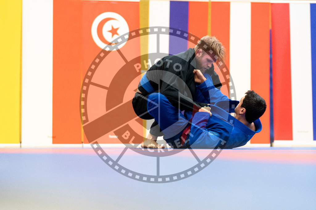 20231118PBB12554 | Fighters compete during the AJP Tour 600 Frankfurt Championship in Frankfurt/Main, Germany, on November 18, 2023.