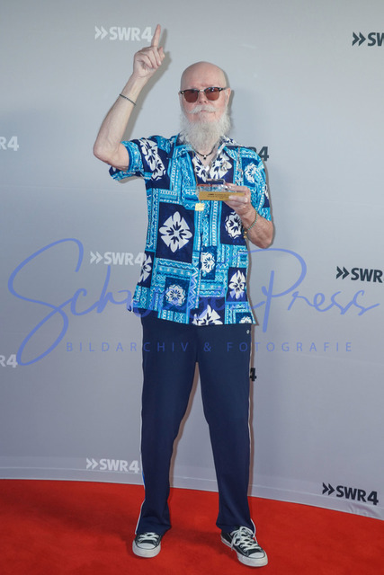 DSC08306 |  Harpo (Kategorie Musikalisches Lebenswerk) - Verleihung Glaesserne 4
Im Zuge vom SWR4 Festival wurden Musikstars mit der Glaessernen Vier als SWR4 Durchstarter 2022 ausgezeichnet
Stuttgart, Phoenixhalle, 14.10.2022