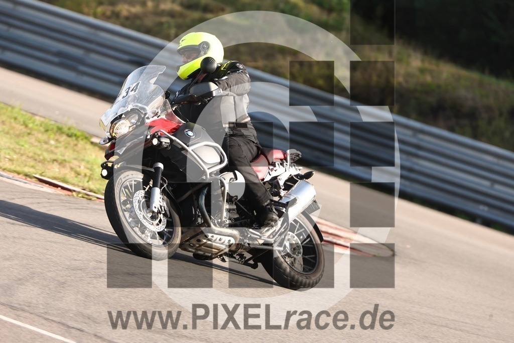 0234-20250919_11741 | Schöne Erinnerungen an spannende Momente - das festzuhalten ist unser Job. PIXELrace.de ist seit 2003 auf den Rennstrecken Europas unterwegs um die Action draußen beim Fahren und die wunderbare Stimmung imm Fahrerlager für euch einzufangen.