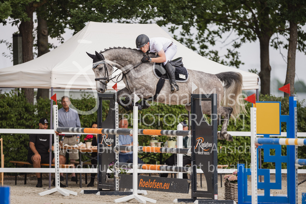 230616_Lemwerder_Springpf-M-777 | Deine schönsten Turniermomente als professionelle Fotos! Entdecke hochwertige Pferdesport-Fotografie im Online-Shop. Jetzt Fotos finden & bestellen!