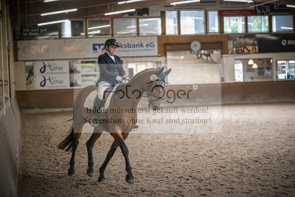 DOS_0837 | Entdecke hochwertige Reitturnierfotos von Foto Oger. Professionell, emotional und authentisch – jetzt Lieblingsmomente im Shop bestellen.Deutschlandweite Turnierfotografie. - Realisiert mit Pictrs.com