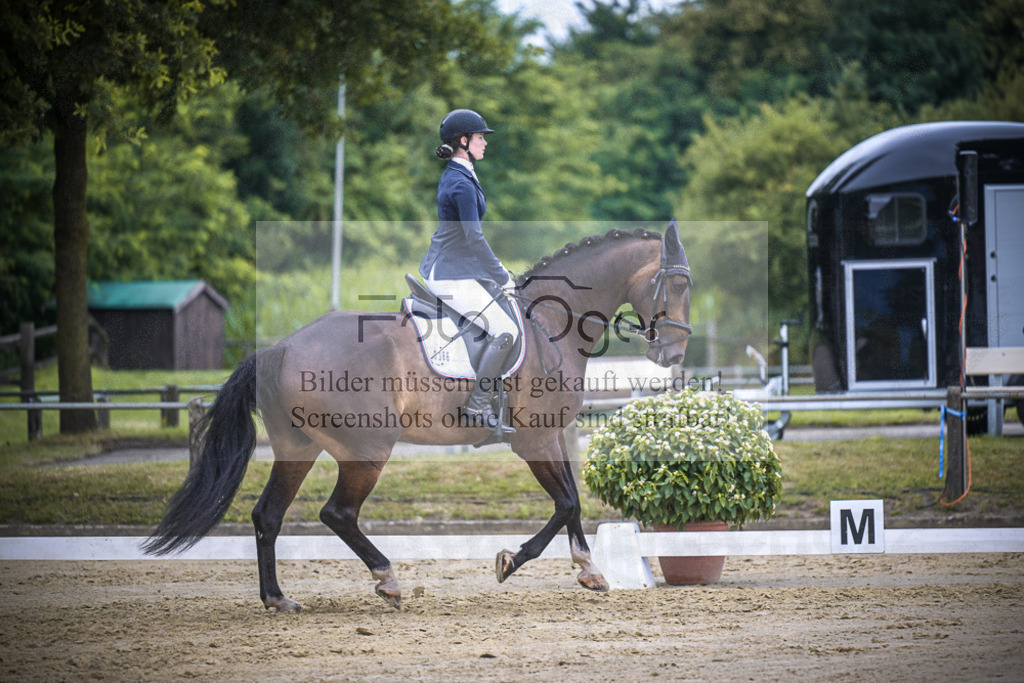 DOS_4475 | Entdecke hochwertige Reitturnierfotos von Foto Oger. Professionell, emotional und authentisch – jetzt Lieblingsmomente im Shop bestellen. - Realisiert mit Pictrs.com