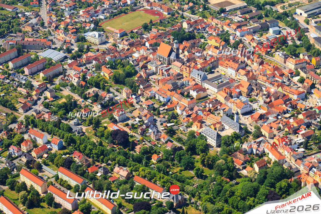 Die Luftaufnahme der Stadt Neustadt Orla wurde vom UL-Flugzeug heraus erstellt ( keine Drohne )- hohe Auflösung für beste Qualität