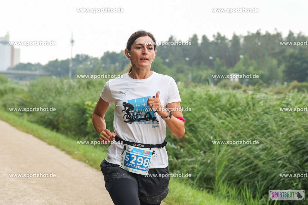 LUR_1807 | 34. M-net Erlanger Triathlon 2025 #erlangertriathlon  #mnettriathlon2025 #mnettriathlon #team #olympischedistanz #mitteldistanz #triathlon #maindonaukanal  #erlangertriathlon2025 #yourpictrs #tv1848 #tv1848erlangen  #triathlonbayern #sportinerlangen #demsportverbunden #sportshot_your_pictrs Copyright: www.sportshot.de