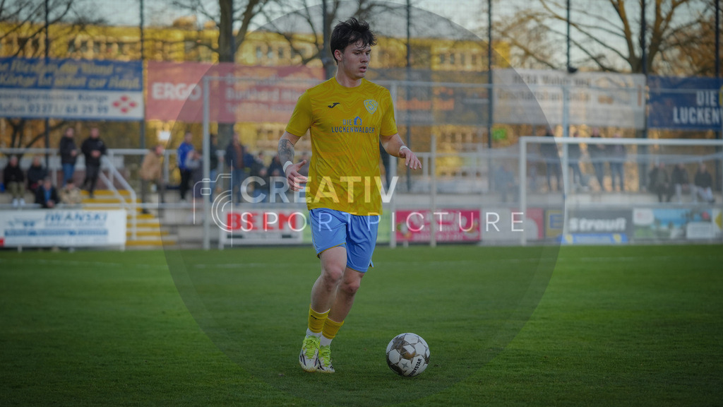Fußball, Herren, Saison 2025/2026, Regionalliga Nordost, 22. Spieltag, FSV 63 Luckenwalde vs. Hallescher FC, Dienstag 07.04.2026, Werner-Seelenbinder-Stadion Luckenwalde, | Fußball, Herren, Saison 2025/2026, Regionalliga Nordost, 22. Spieltag, FSV 63 Luckenwalde vs. Hallescher FC, Dienstag 07.04.2026, Werner-Seelenbinder-Stadion Luckenwalde, Im Bild: Matthew Meier (Luckenwalde) - Realisiert mit Pictrs.com