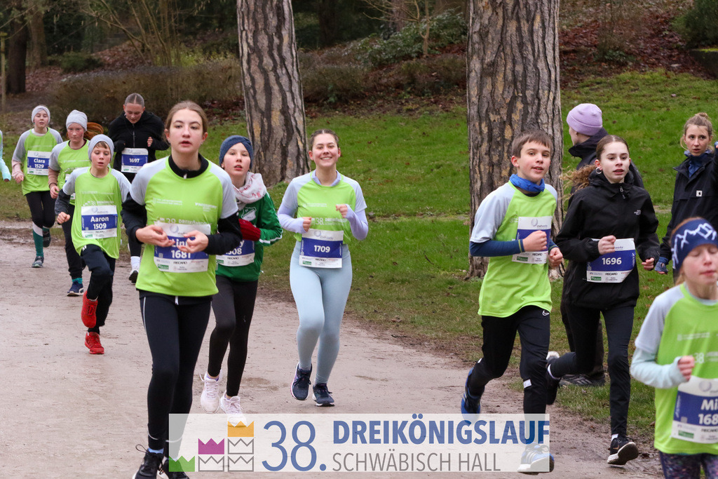 1700m Stadtwerke Jugendlauf | 3 Koenigslauf 2024 1700m Stadtwerke Jugendlauf - Realisiert mit Pictrs.com
