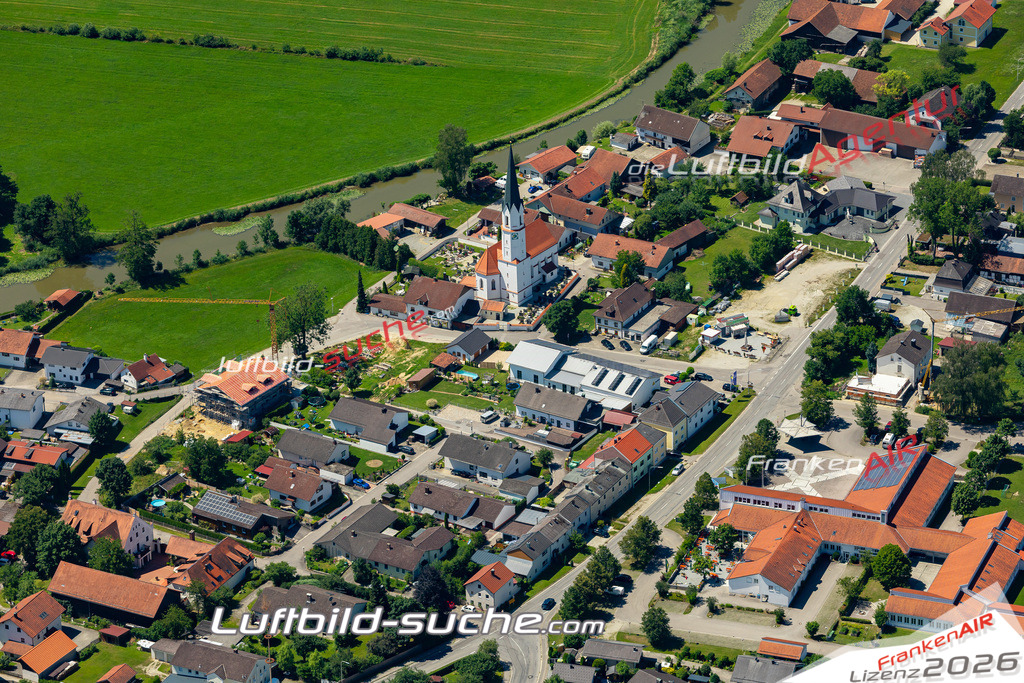 Das Luftbild der Stadt Aham wurde 2022 vom Flugzeug heraus erstellt (keine Drohnen-Aufnahmen) Aufnahmehöhe ca.450 Meter- hohe Bildauflösung und Druck-Qualität. Garantiert!