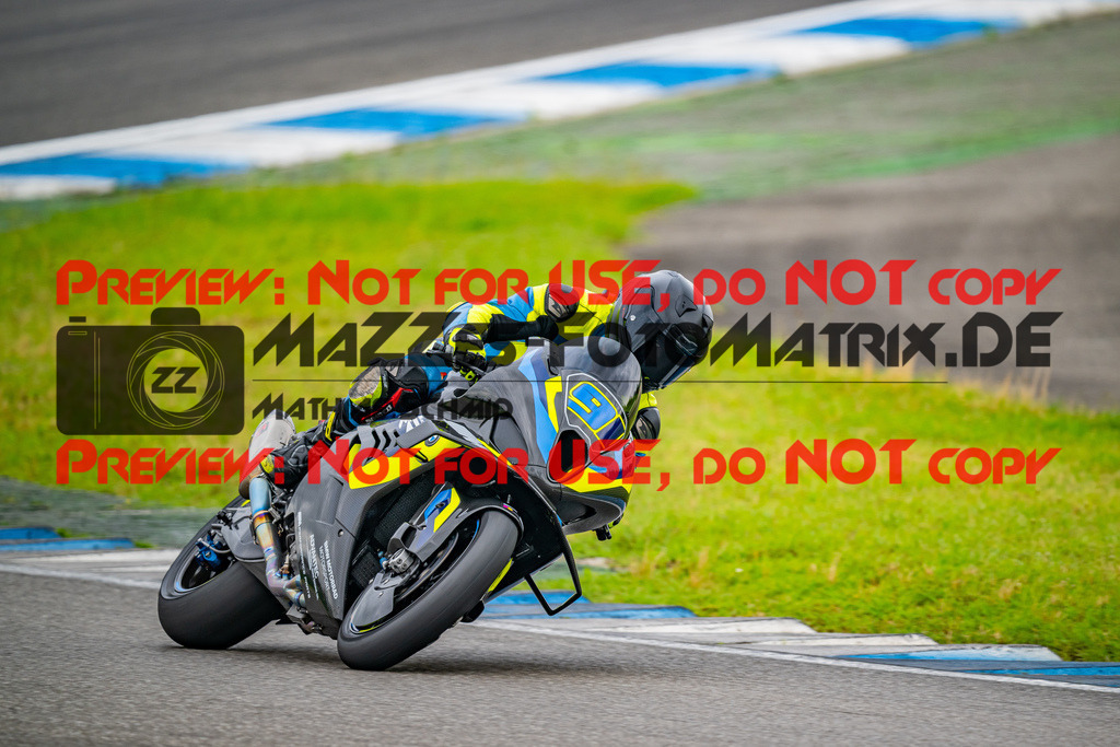 MaZZes_FotoMatrix_240701_6007705_6114 | WEISS