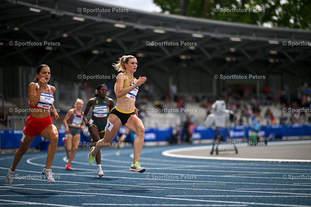 KP1_7128_1 | 21.07.2025, xkaix, Leichtathletik, FISU World University Games 2025 v.l. SPITERI Martha Spiteri (Malta), Jana Lakner (Deutschland) - Realisiert mit Pictrs.com
