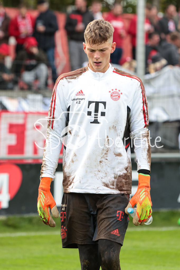 TSV Aubstadt - FC Bayern Amateure | FCB Keeper Tom Ritzy Huelsmann (FCB #42) in Aktion
