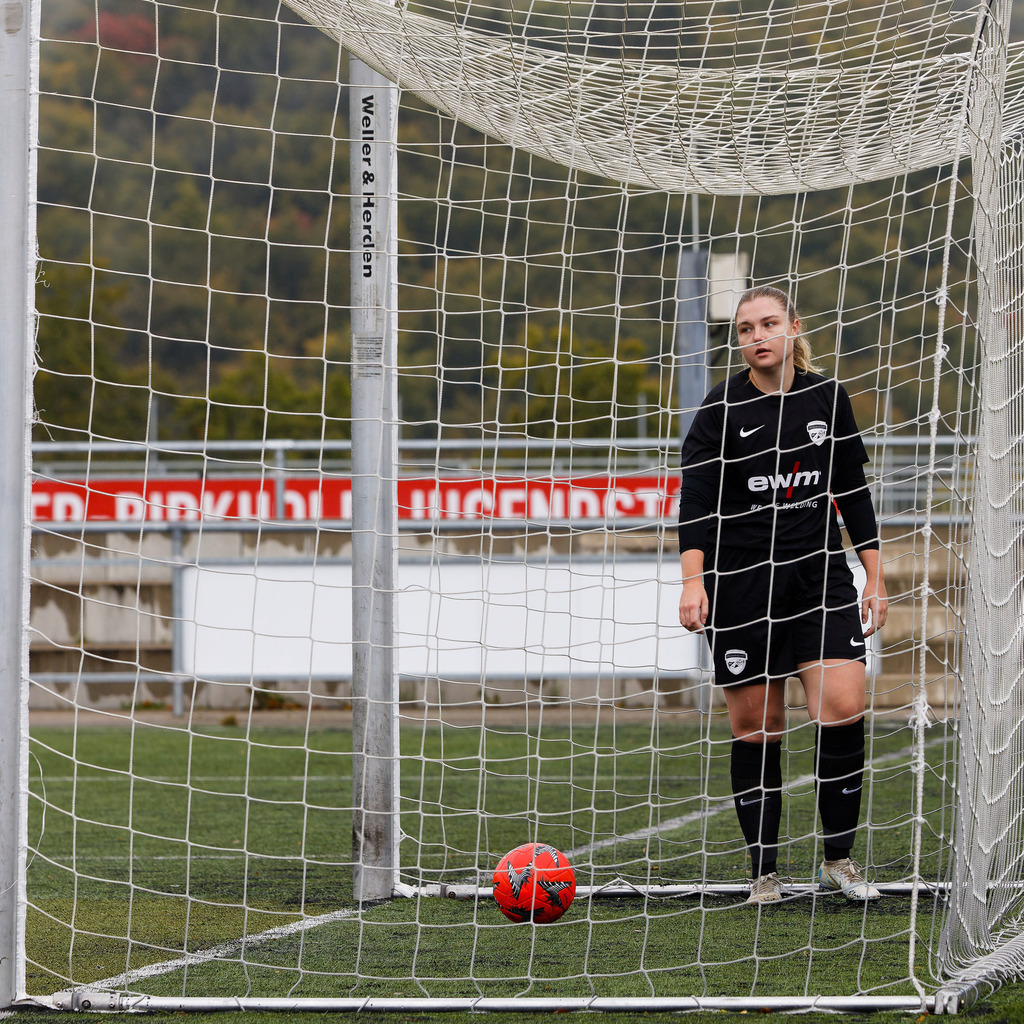 FCHHOH_251005_6802 | 1.FC Heidenheim 1846 II vs. SGM Hohenmemmingen/Sontheim, Fußball, Frauen, Bezirksliga, 2025/2026, 4. Spieltag, 05.10.2025 in Heidenheim, Kunstrasen b. Voith-Arena West(Foto: Michael Bulling) - Realisiert mit Pictrs.com