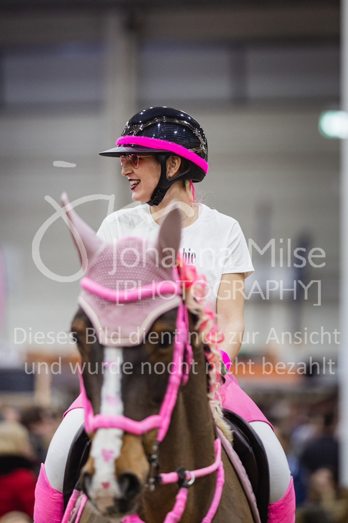 240113_Münster_Kostümspringen-327 | Deine schönsten Turniermomente als professionelle Fotos! Entdecke hochwertige Pferdesport-Fotografie im Online-Shop. Jetzt Fotos finden & bestellen!