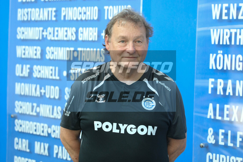 VfL Gummersbach Team 25/26 | Betreuer Andreas Multhauf, VfL Gummersbach Team 25/26 - © Sportfoto-Sale (MK) - Realisiert mit Pictrs.com