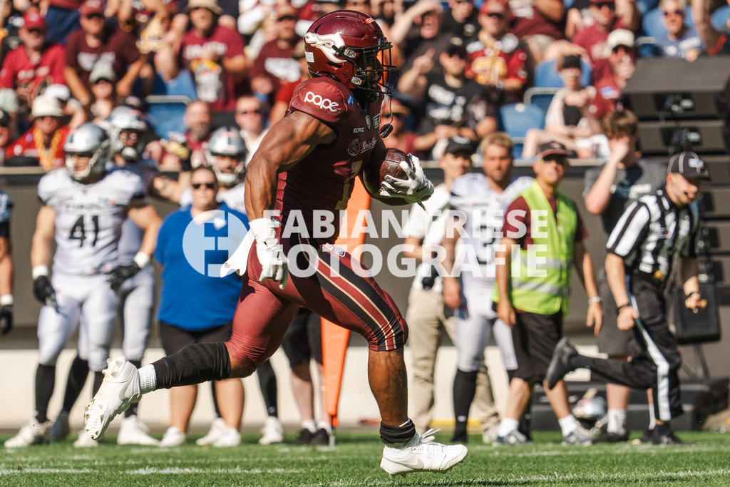 GER Rhein Fire vs. Raiders Tirol, Football, European League of Football, Spieltag 12, Saison 2025, 10.08.2025 | GER Rhein Fire vs. Raiders Tirol, Football, European League of Football, Spieltag 12, Saison 2025, 10.08.2025Foto: Fabian Friese - Realisiert mit Pictrs.com