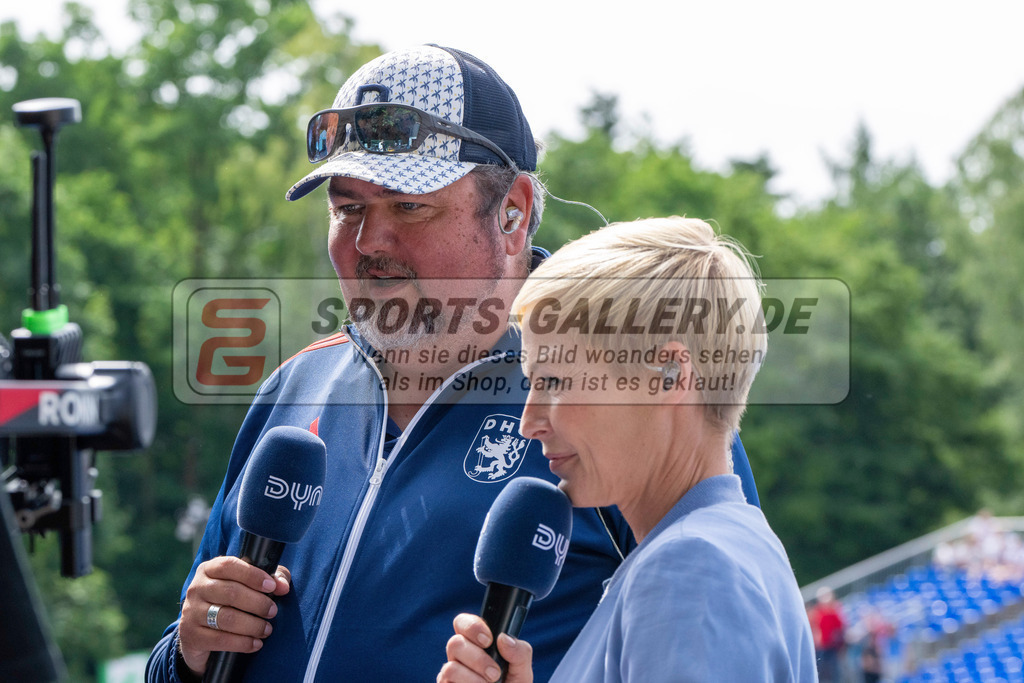 Final4_20250601-1015-HK108210 | Krefeld, Deutschland, 01.06.2025:  Feldhockey Final4 2025 – „Deutsche Feldhockey-Meisterschaften 2025“ Harvestehuder HTC - Düsseldorfer HC (Finale Damen) im Gerd-Wellen-Hockeyanlage am 01.06.2025 in Krefeld, Deutschland. (Foto von Kramhöller/Fehrmann/Kaste)Krefeld, Germany, 01.06.2025: Feldhockey Final4 2025 – „Deutsche Feldhockey-Meisterschaften 2025“ Harvestehuder HTC - Düsseldorfer HC (Finale Damen) in Gerd-Wellen-Hockeyanlage at 01.06.2025 in Krefeld, Deutschland. (Foto from Kramhöller/Fehrmann/Kaste)
