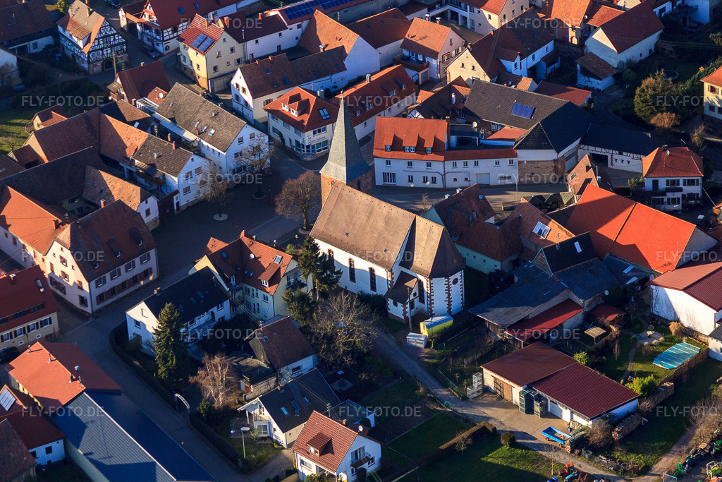 Luftbild: Protestantische Kirche Schweigen im Ortsteil Schweigen in Schweigen-Rechtenbach im Bundesland Rheinland-Pfalz in Deutschland. Foto: IMG_62335.jpg vom 24.02.2014 durch Werner Riehm/FLY-FOTO.deDekanat Bad Bergzabern