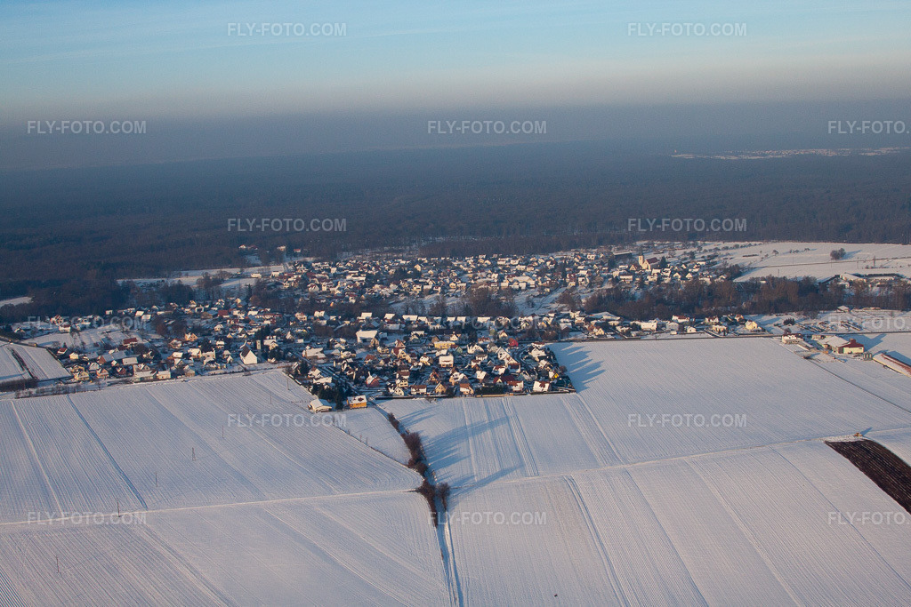 Aerial view: View of the town in Scheibenhard in the state Bas-Rhin, France.Photo: IMG_36681.jpg taken on 01/05/2011 by Werner Riehm/FLY-FOTO.comResolution of the original: 4752 x 3168 px