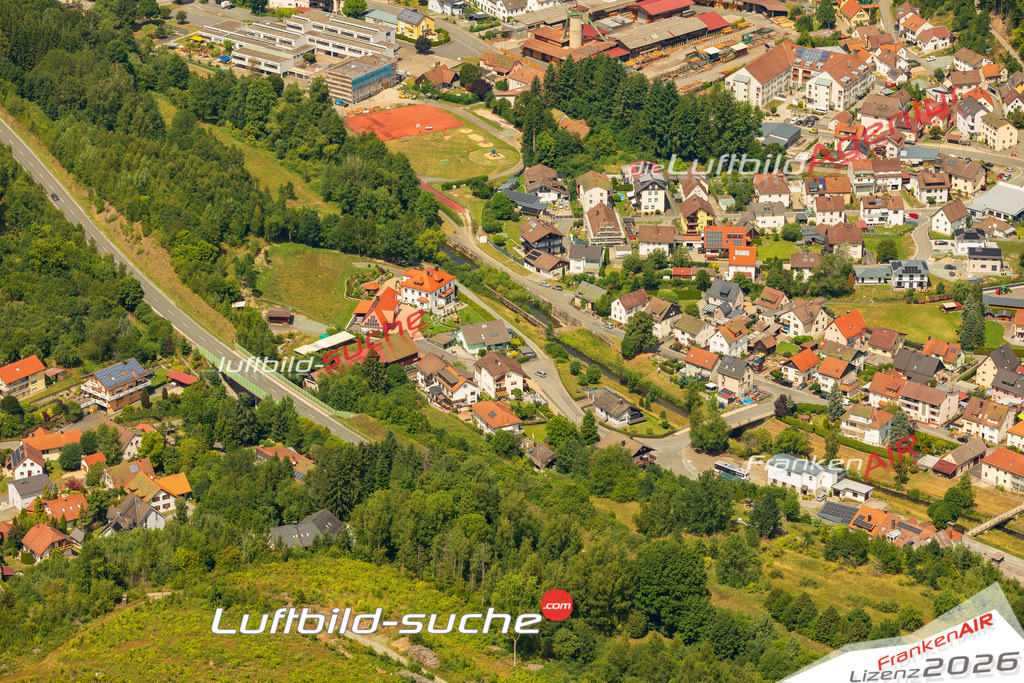 Luftaufnahme der Stadt Wallenfels - Die Luftaufnahme wurde 2025 vom UL-Flugzeug heraus erstellt ( keine Drohne ) - Hochauflösende Luftaufnahme - für professionelle Ausdrucke geeignet. Die Geschenkidee !Mit Lizenz und Bildrechte bestellbar