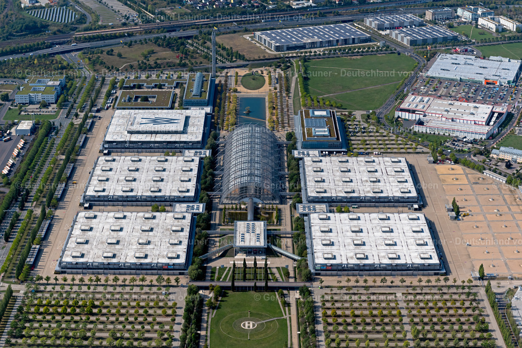 4039878 | LEIPZIG 14.09.2020 Ausstellungsgelände und Messehallen der " LMI - Leipziger Messe International GmbH " an der Messe-Allee im Ortsteil Nord in Leipzig im Bundesland Sachsen, Deutschland. Weiterführende Informationen bei: LMI - Leipziger Messe International GmbH,  gmp International GmbH. // Exhibition grounds and exhibition halls of the " LMI - Leipziger Messe International GmbH " on Messe-Allee in the district Nord in Leipzig in the state Saxony, Germany. Further information at: LMI - Leipziger Messe International GmbH,  gmp International GmbH. Foto: Gerhard Launer