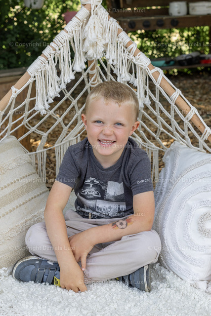 R6__6470 | Professionelle Kindergartenfotografie in Bayern - liebevolle, natürliche Kinderfotos. Jetzt Galerie ansehen und Lieblingsbilder bestellen! - Realisiert mit Pictrs.com