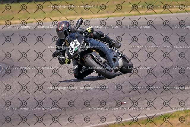 26bt05-1498 | markuskiefer.com - Realisiert mit Pictrs.com
