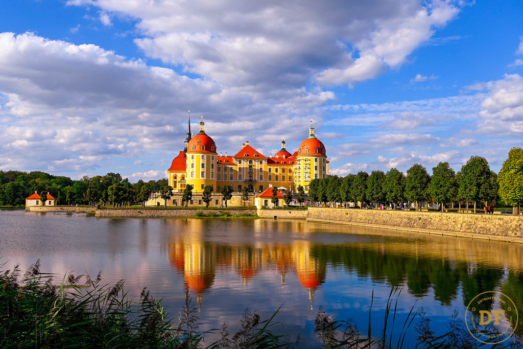 2.W-App-Moritzburg-Schloss-4 | Geschenke, Wandbilder und Accessoires mit Motiven aus Dresden und anderen schönen Orten zur Verschönerung Deines zu Hauses und zum verschenken gewünscht? Wähle Deine Lieblingsbild auf dem Produkt Deiner Wahl. 