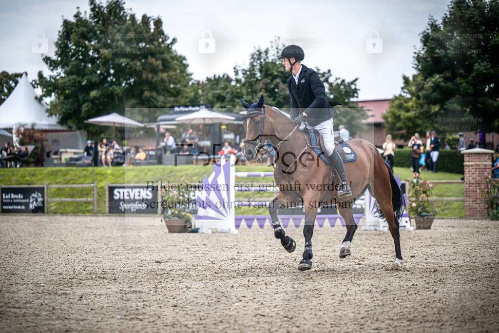 DOS_5698 | Entdecke hochwertige Reitturnierfotos von Foto Oger. Professionell, emotional und authentisch – jetzt Lieblingsmomente im Shop bestellen. - Realisiert mit Pictrs.com