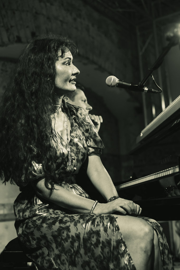 Maria Markesini Konzert | Maria Markesini meets Klazz Brothers im Forte Belvedere Leisnig zum Festival Hallo Leisnig 2022. - Realisiert mit Pictrs.com