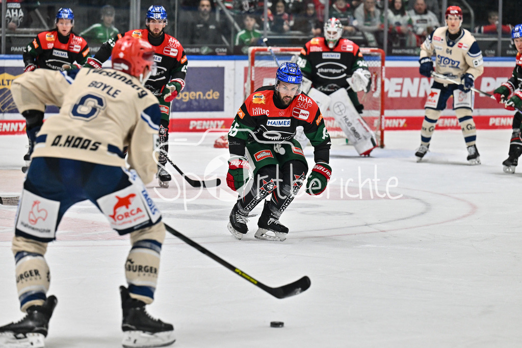 Augsburger Panther - Schwenninger Wild Wings | ohne Schlaeger im eigenen Drittel - Jason BAST (Augsburger Panther #45) / DEL: Augsburger Panther - Schwenninger Wild Wings, Curt Frenzel Stadion am 24.01.2025