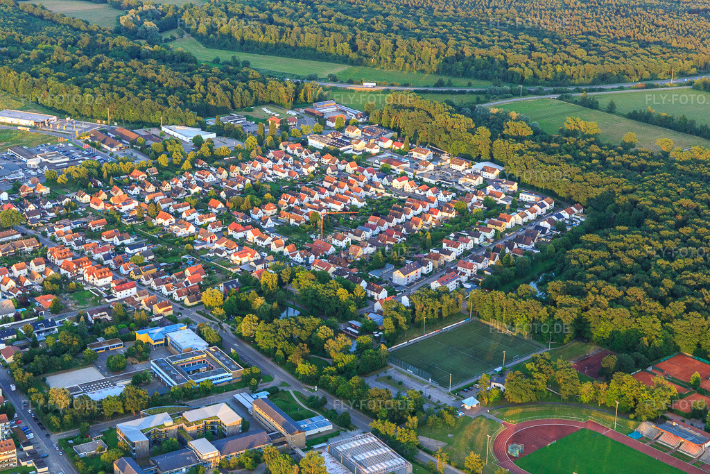 Luftbild: Siedlung Gartenstadt aus Nordwesten in Kandel im Bundesland Rheinland-Pfalz in Deutschland. Foto: IMG_107791.jpg vom 03.06.2018 durch Werner Riehm/FLY-FOTO.de